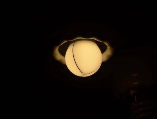 東芝照明 TOSHIBA LED 燈泡蹂躪試用，沒用過的朋友也許可以研究一下來試試