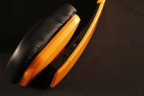 a.m.p 藍牙無線耳罩式耳機 pulse 開箱
