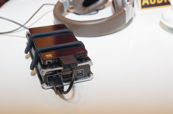 延續 Sony 風格之聲，支援 DSD 檔案的 Sony PHA-2 隨身 DAC 耳擴一體機將於一月在台開賣