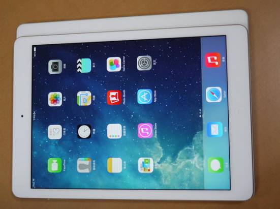 去年沒買 iPad 4 的你非常幸運！iPad Air 和 iPad 4 外觀比較