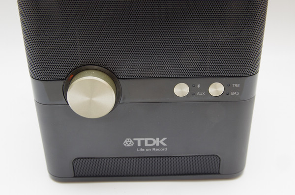 不僅可以在戶外開趴、還可提供 Qi 充電的行動音箱， TDK Q35 動手玩
