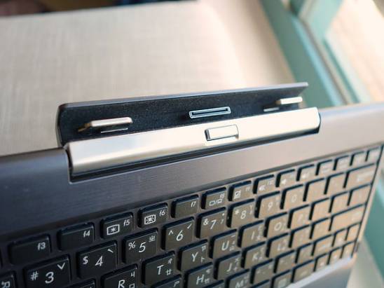 NOVA 今年選 ASUS 變型筆電 T100 為理想品牌產品