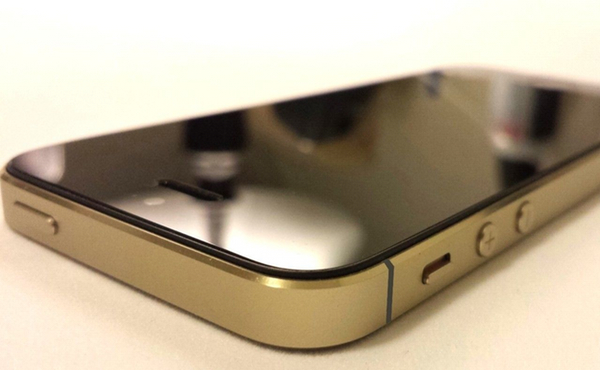 不喜歡金色版iPhone 5s配白色? 也有黑配金色版 [圖庫]