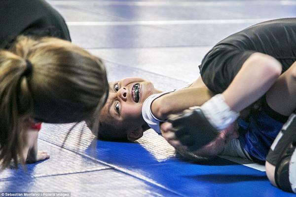 籠內的惡鬥︰美國兒童綜合格鬥 (MMA) 實拍影像