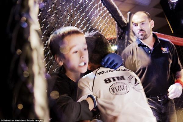 籠內的惡鬥︰美國兒童綜合格鬥 (MMA) 實拍影像