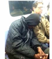 如果捷運上有人在你身上倒頭就睡你會…？