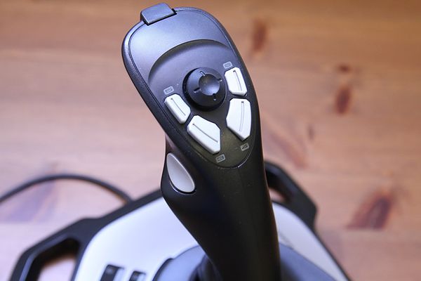 「開箱」Logitech Extreme 3D PRO 閃靈鈦翼二代，輕鬆體驗飛行快感