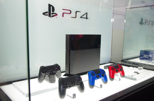 PS4 將於 12 月 18 正式開賣，將推四種同悃版與 23 款首發遊戲