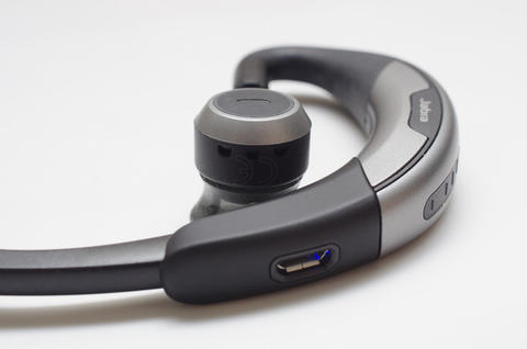 首創結合感測器的藍牙通話耳機， Jabra Motion 動手玩