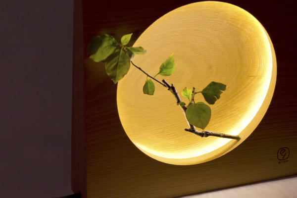 木製造型月光桌燈，隨手一擺都是詩情畫意