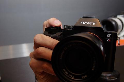 Sony A7 與 A7R 發表，主打最小、最輕可換鏡頭的高性能全片幅機身(補充短時間體驗感想)