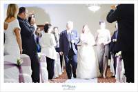 婚禮攝影讓專業的來就好，賓客們收起手上的相機，只要行注目禮 用力拍手和給予真心祝福即可