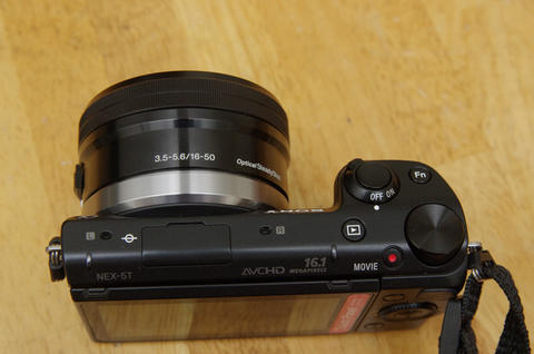 增加 NFC 協助無線配對， Sony NEX-5T 動手玩