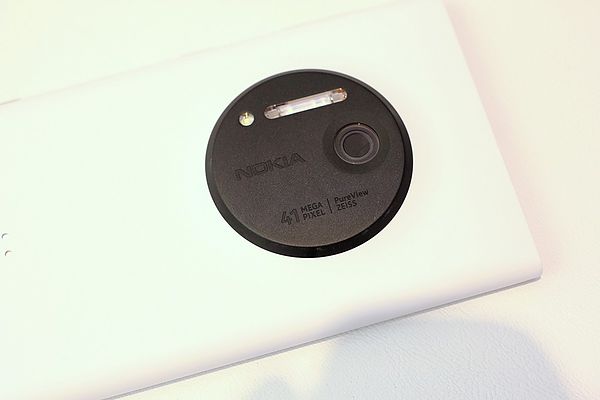 【評測】Nokia Lumia 1020——4100萬的照相手機第一手試玩！外觀、手把篇