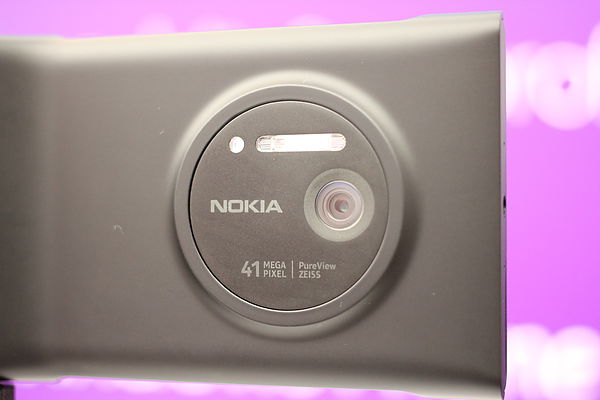 【評測】Nokia Lumia 1020——4100萬的照相手機第一手試玩！外觀、手把篇