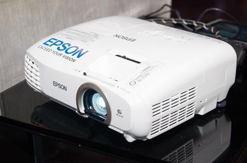 標榜難以取代的 100 吋大投影震撼， Epson 推出 EH-TW5200家用 3D 投影機