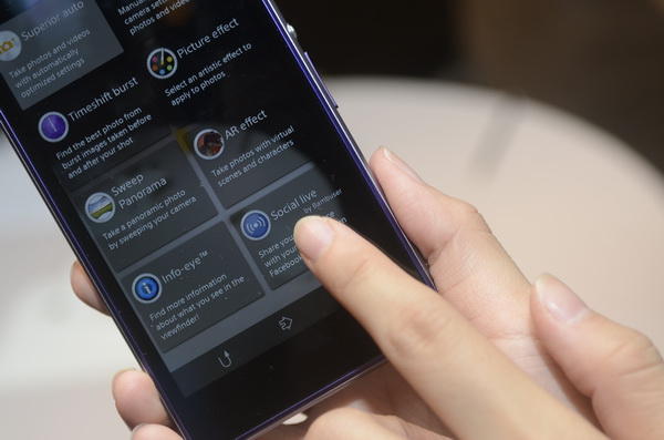 結合手機目前各項超級特色，引人注目的Sony Xperia Z1