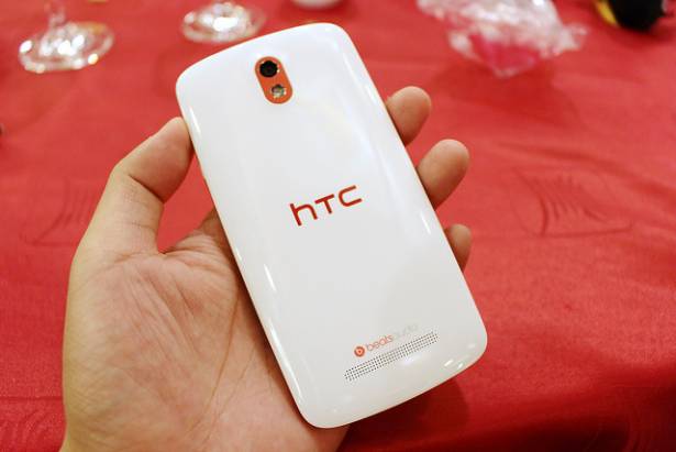 平民美感四核機 HTC Desire 500 評測