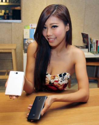 HUAWEI榮耀3C LTE比拼紅米手機1S，勝出的是…？！