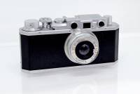 沒有觀音就沒有現在的 Canon ，以觀音像為商標的 Canon 第一台相機 Kwanon 今年歡慶 80 歲