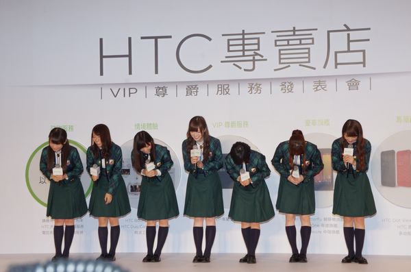 HTC Butterfly 2 今晚首賣並宣布專賣店 VIP 尊榮服務，乃木坂 46 成員來台共襄盛舉