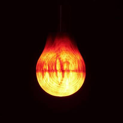 傳統木藝與現代工業的結合，極薄木片燈泡