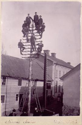 電話線掛滿天的年代，十九世紀末的瑞典「Telefontornet」攝影集