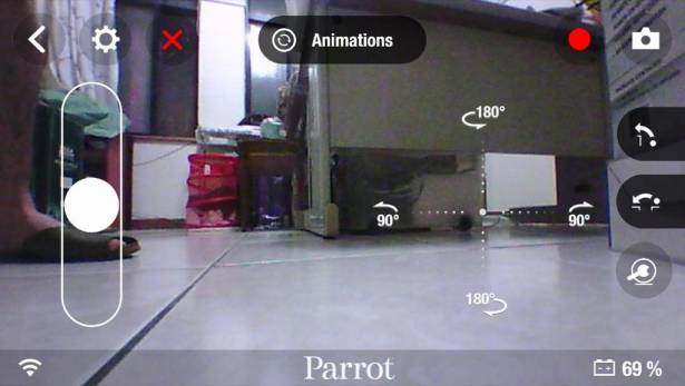 巡邏偷窺小幫手！躲在小角落就能操控的迷你遙控車「Parrot Jumping Sumo」動手玩！