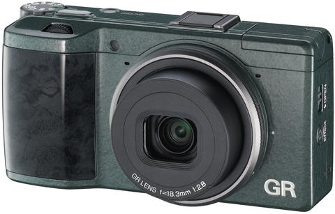 數位相機新趨勢：旗艦級消費機大感光元件的戰爭