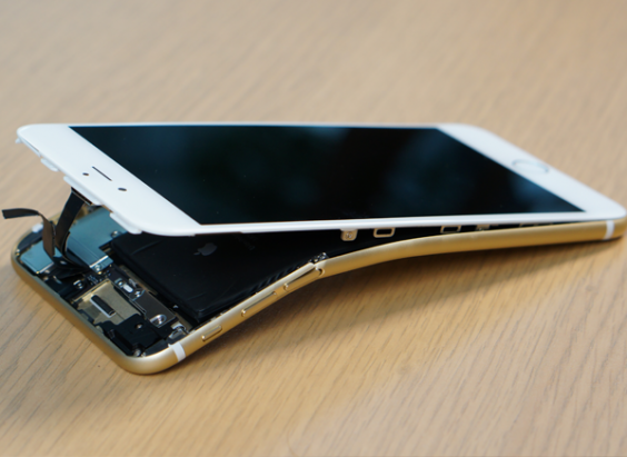 消費者報告: iPhone 6 Plus 彎曲測試結果竟和網絡流傳相反 [影片]