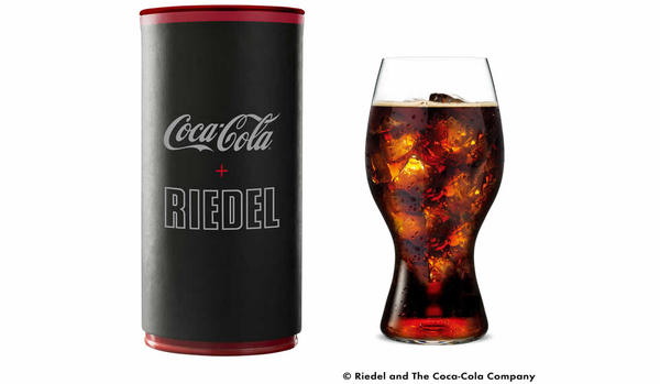 顛覆大口喝可樂的豪邁飲用法，可口可樂推出品嚐可樂專用杯