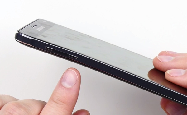 手機彎曲門最新挑戰者: Galaxy Note 4 [影片]