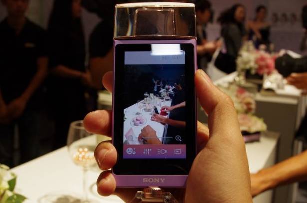 專為愛美東方女性而生， Sony 版自拍神器 KW-11 香水機在台發表