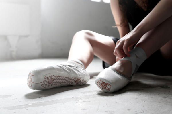 具現化的優美弧線，追蹤芭蕾足跡的特製舞鞋