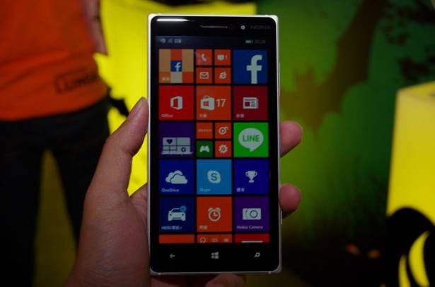 繼承高階機無線充電、 PureView 相機與 LTE 機能，微軟在台推出 Lumia 830 Windows Phone 8.1 手機
