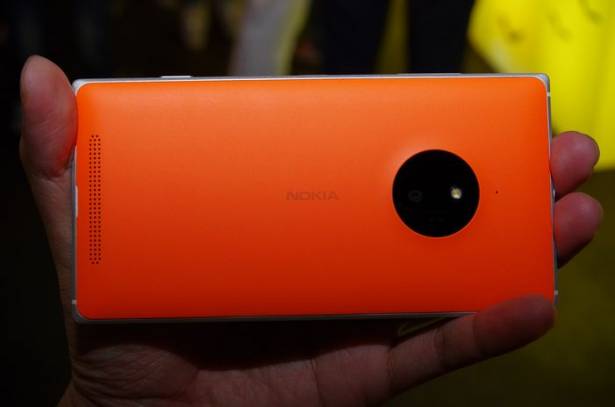 繼承高階機無線充電、 PureView 相機與 LTE 機能，微軟在台推出 Lumia 830 Windows Phone 8.1 手機