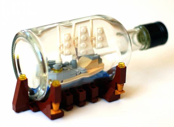 經典工藝玩具化！超可愛的樂高版瓶中船