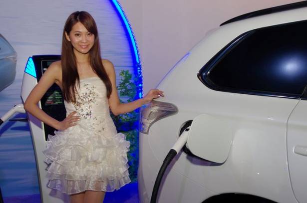 電動系統才是主角，中華汽車引進全球首款插電式混合動力休旅車 Outlander PHEV