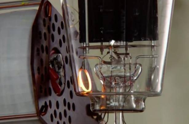 [音響研究室] 你知道真空管是怎麼製造出來的嗎？他可是純手工的「高科技」產品喔！