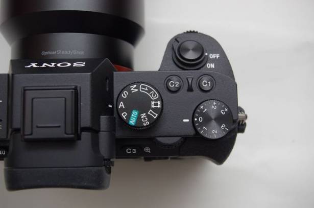 從休閒級到準專業級的機身強化， Sony A7 II 無反光鏡可換鏡頭相機動手玩