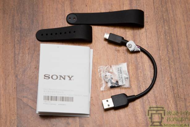 電子紙、通話功能加持智慧型手環再升級 Sony SmartBand Talk SWR30