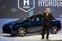 CES 2015 ： Toyota 宣布將 5 680 項氫燃料電動車專利提供免費授權，盼加速燃料電