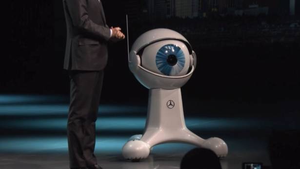 CES 2015：Mercedes Benz 的自駕車發表會最吸睛的不是車，是大眼睛 Cambot！
