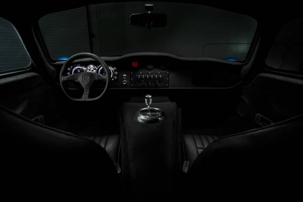 CES 2015 ： NVIDIA Tegra X1 的首搭車款是骨董皮科技骨的電動超跑 Renovo Coupe