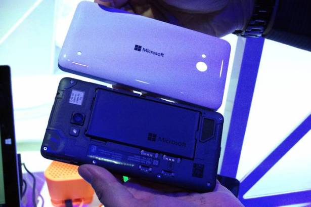 MWC 2015 ：微軟發表兩款中階機種 Lumia 640 以及 Lumia 640XL