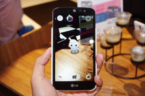 超可愛互動設計， LG 在台發表針對年輕族群的 AKA 個性化手機