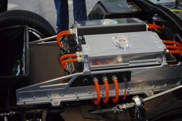 GTC 2015 ：將最新技術挹注於傳奇跑車的電動車跑，全球首款導入 Tegra X1 的 Renovo Coupe 動眼看