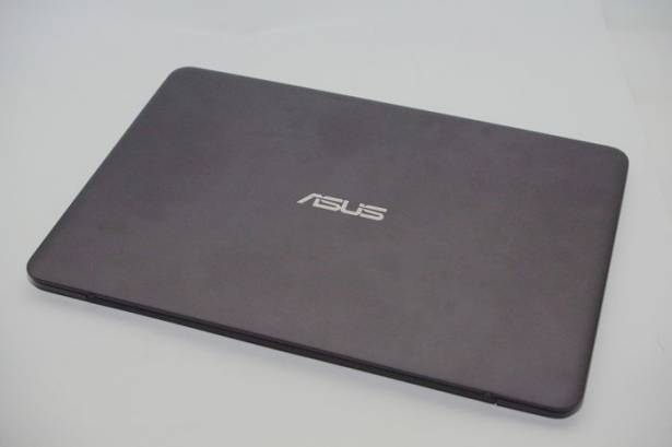 高續航、高解析的輕薄筆電， Asus ZenBook UX305 動手玩