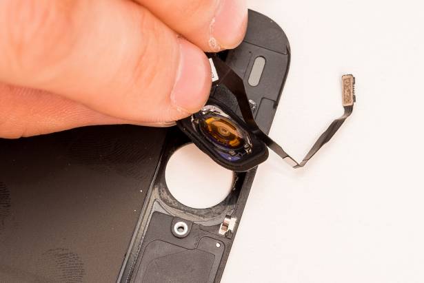 [蘋果急診室] 爸爸的 iPhone 5S 也壞了？維修起來比 4S 更簡單呢～