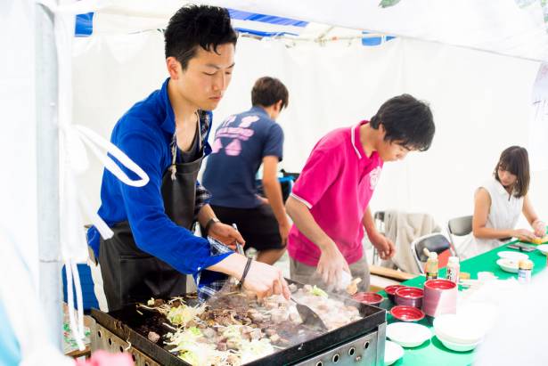 [面白日本] 東大五月祭特輯：校園生火烤肉很危險該禁止？校方與消防隊聯手把關，賦予學生最大自由